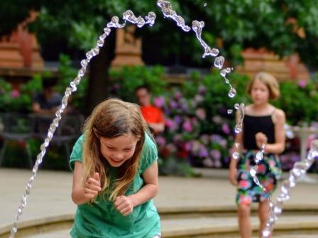 Children play Fountains