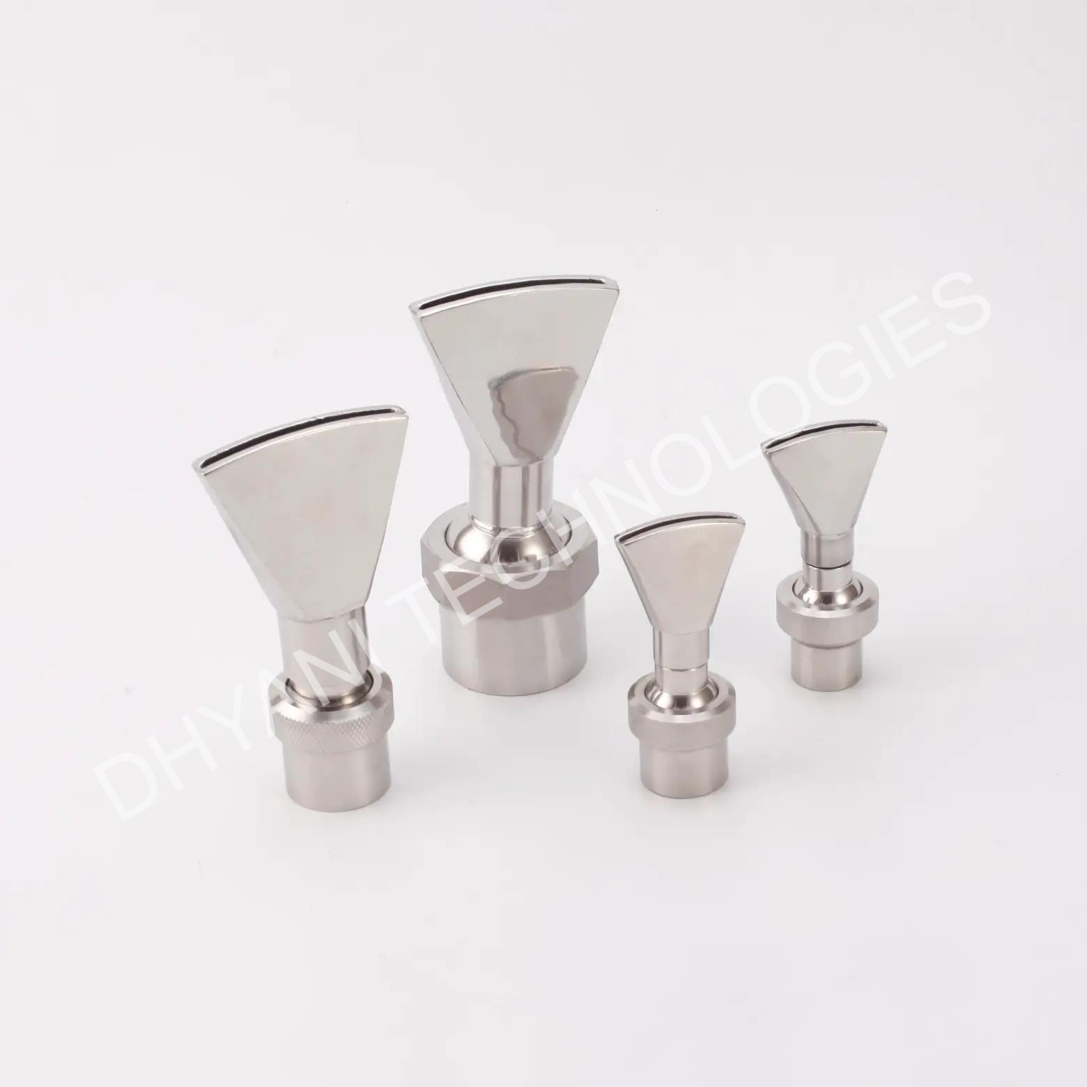 Adjustable fan shape nozzle with variable spray width