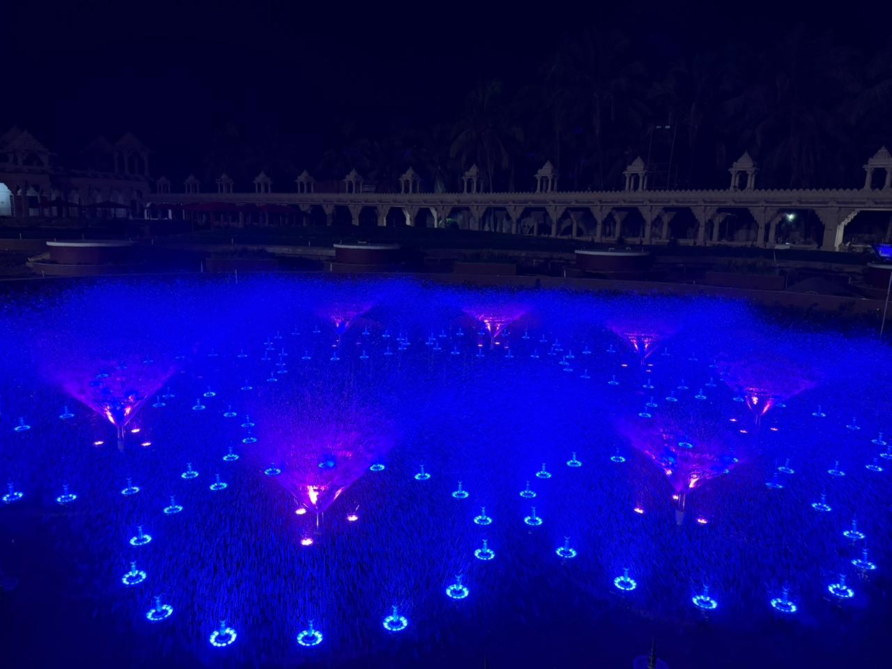 IP68 underwater RGB lights illuminating the musical fountain