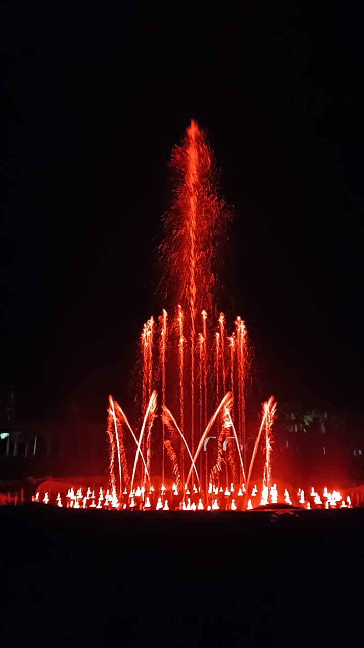 Circular fountain jets creating synchronized water patterns